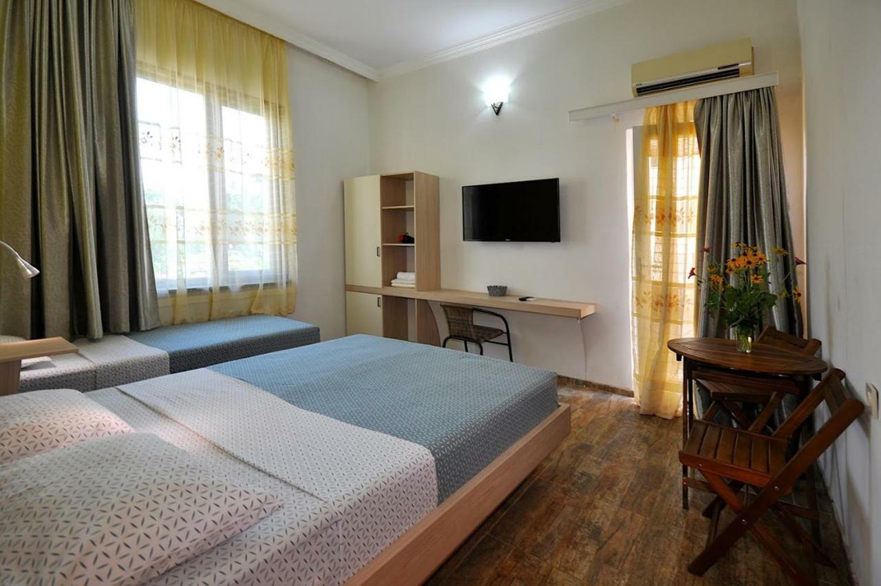 Smak Hotel Kobuleti Room photo