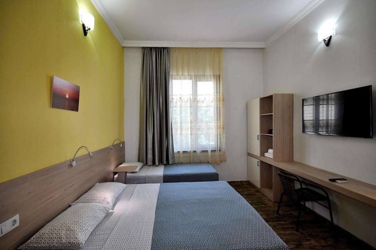 Smak Hotel Kobuleti Room photo